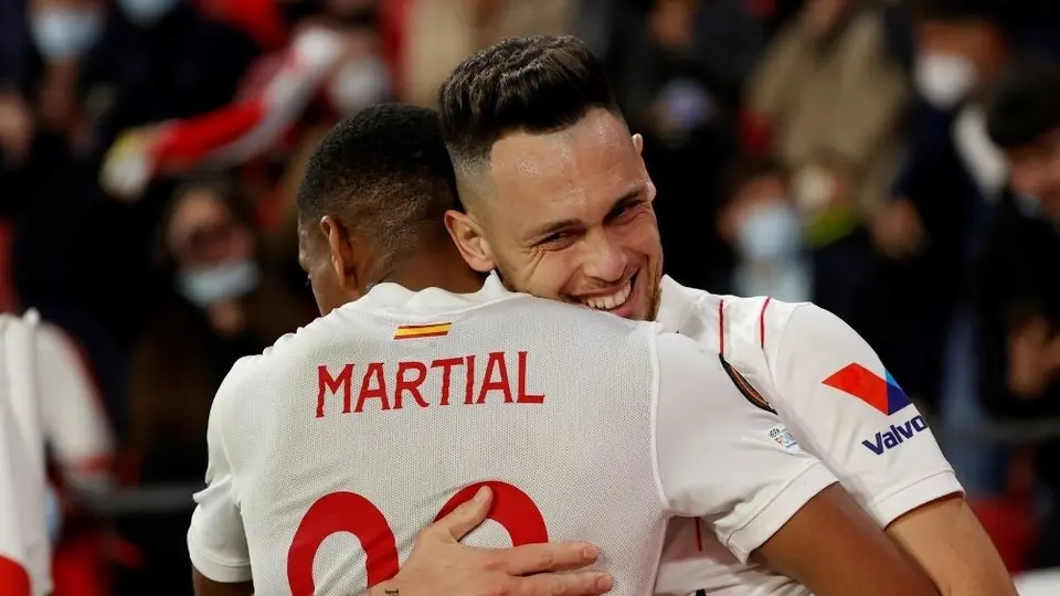 Tecatito Corona: Sin el mexicano, Sevilla venció al Dinamo Zagreb