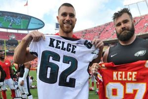 Madre de Jason y Travis Kelce asistió a los partidos de playoffs de sus hijos el mismo día