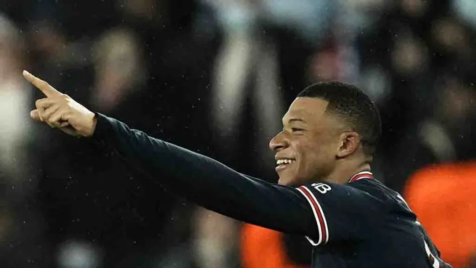 PSG: Macron y Sarkozy trataron de convencer a Mbappé de renovar con el equipo