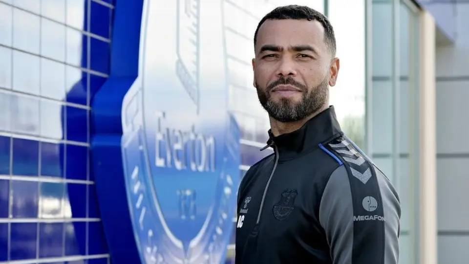 Ashley Cole compró perro en más de 20 mil euros para seguridad de su casa