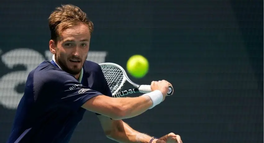 Daniil Medvedev, baja de uno a dos meses por operación de hernia