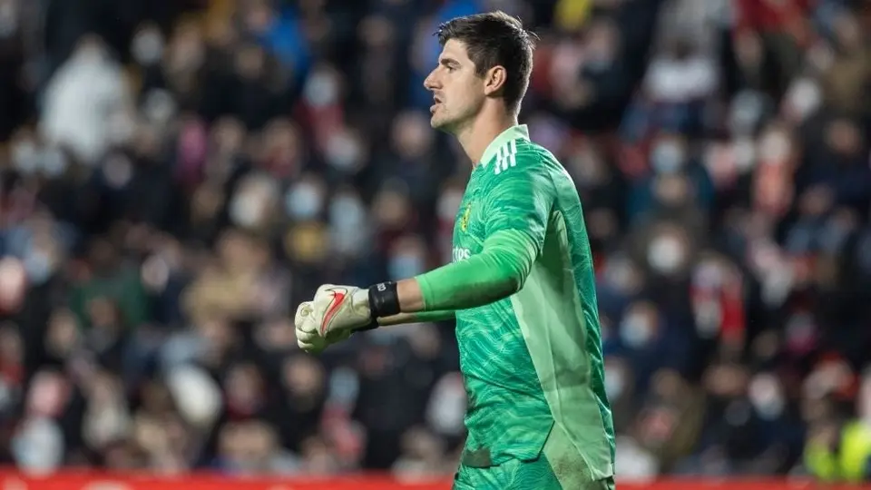 Courtois lamentó que la gente revenda las camisetas que regala: 'Se aprovechan de nosotros'