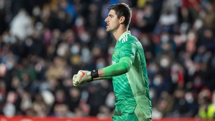 Courtois lamentó que la gente revenda las camisetas que regala: 'Se aprovechan de nosotros'