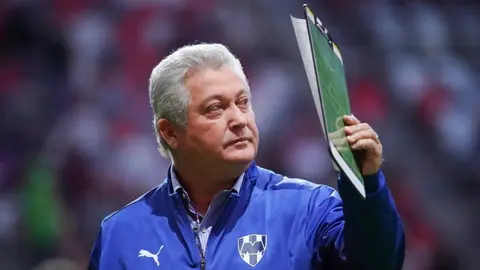 Víctor Manuel Vucetich: El técnico de Rayados se convirtió en abuelo