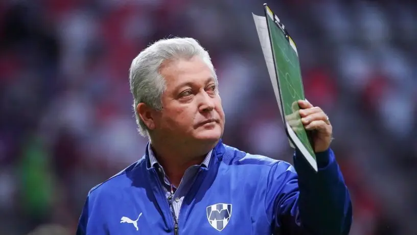 Víctor Manuel Vucetich: El técnico de Rayados se convirtió en abuelo