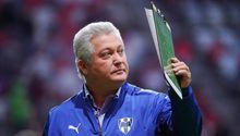 Víctor Manuel Vucetich: El técnico de Rayados se convirtió en abuelo