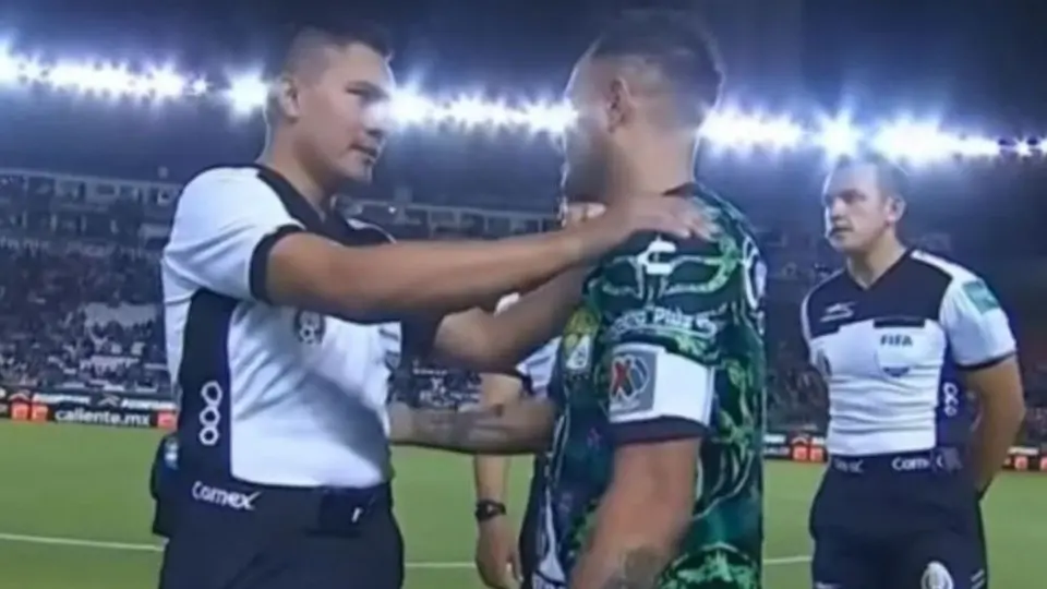 León: Fernando Guerrero le agradeció al Chapo Montes por su Fair Play ante Pumas