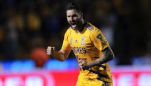 André-Pierre Gignac: Presumió lujoso abrigo durante la Navidad