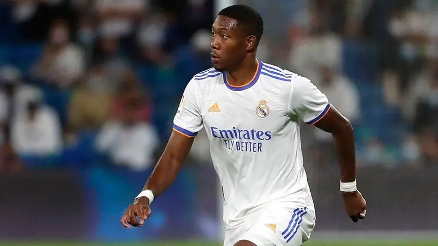 David Alaba durante un duelo con el Real Madrid | AP