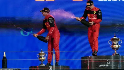 GP de Bahréin: Ferrari, con doblete, pasó por encima del campeón; Leclerc se coronó