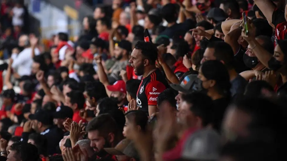 Atlas: Aficionado cayó desde un palco durante festejos en el Jalisco