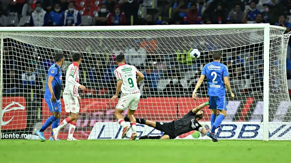 Cruz Azul tuvo últimos minutos de pesadilla y cayó contra Necaxa