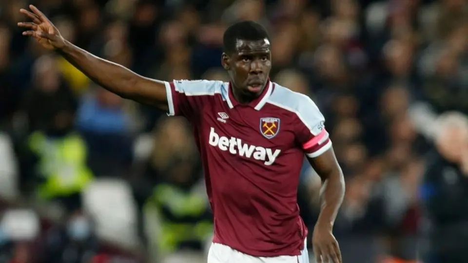 Kurt Zouma: Dos semanas sin sueldo por patear a sus gatos; asociación le quitó a las mascotas