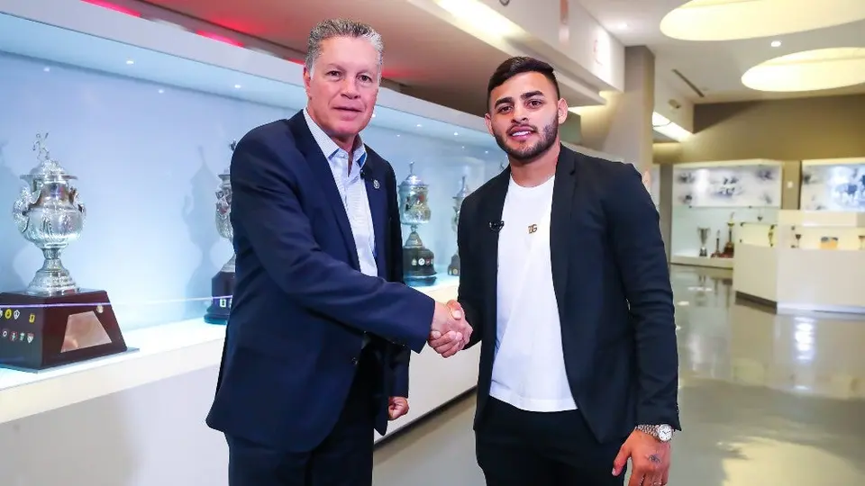 Peláez tras renovación de Vega con Chivas: 'Pronto vamos a levantar la 13'