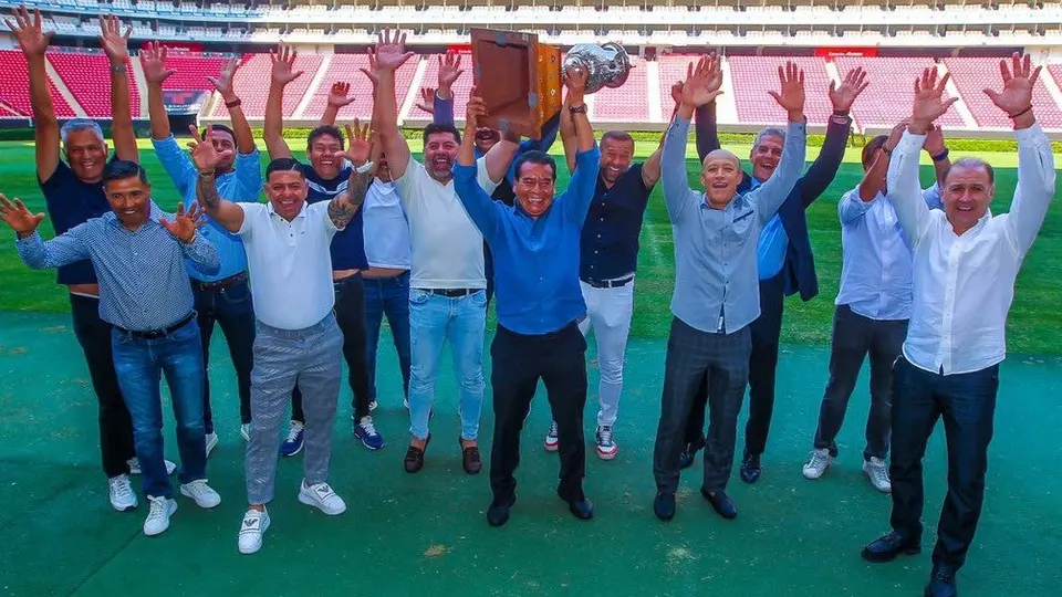 Chivas reunió al equipo que ganó la décima liga hace 25 años
