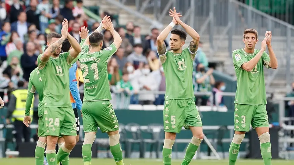 Lainez y Guardado: Betis visitará al Frankfurt en busca de una remontada en UEL