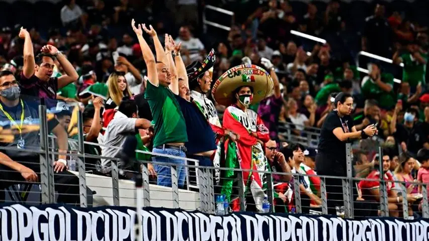 Afición de México alienta a sus jugadores | IMAGO7