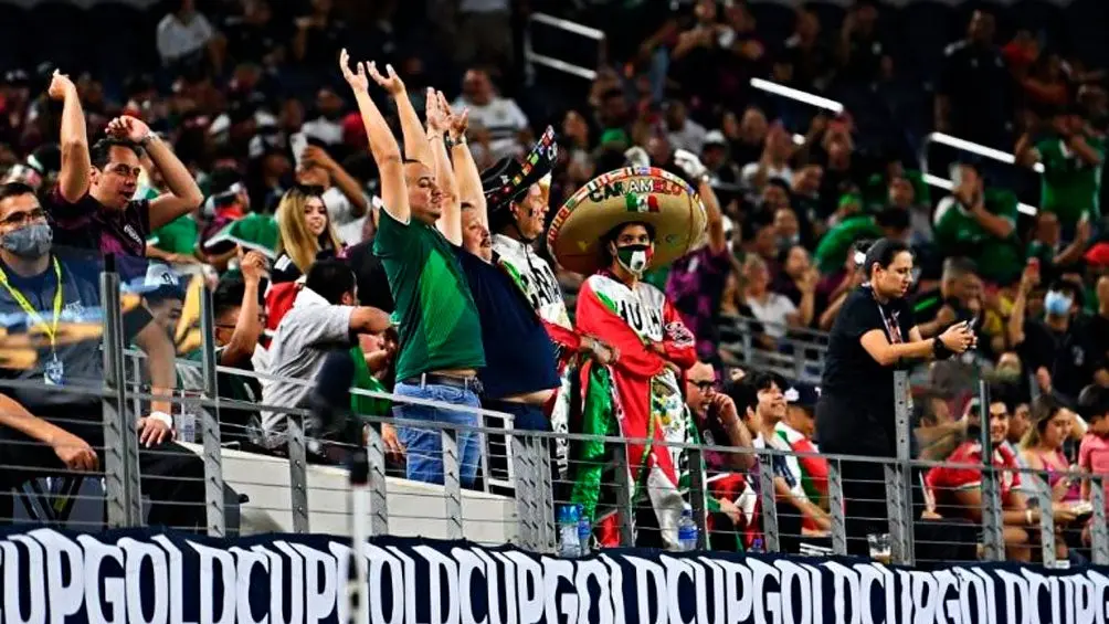 Afición de México alienta a sus jugadores | IMAGO7