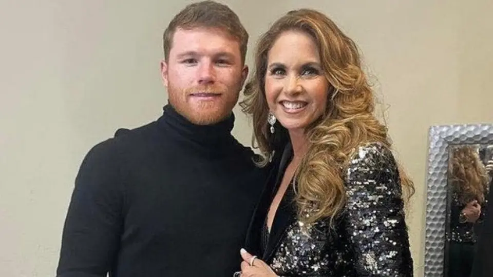 Canelo Álvarez cantó y regaló una rosa a Lucero durante concierto
