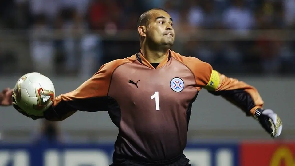 Chilavert, el exportero goleador, anunció su candidatura por la presidencia de Paraguay