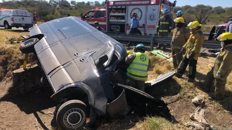 Accidente vehicular deja al menos 12 personas muertas y 11 lesionadas en Jalisco