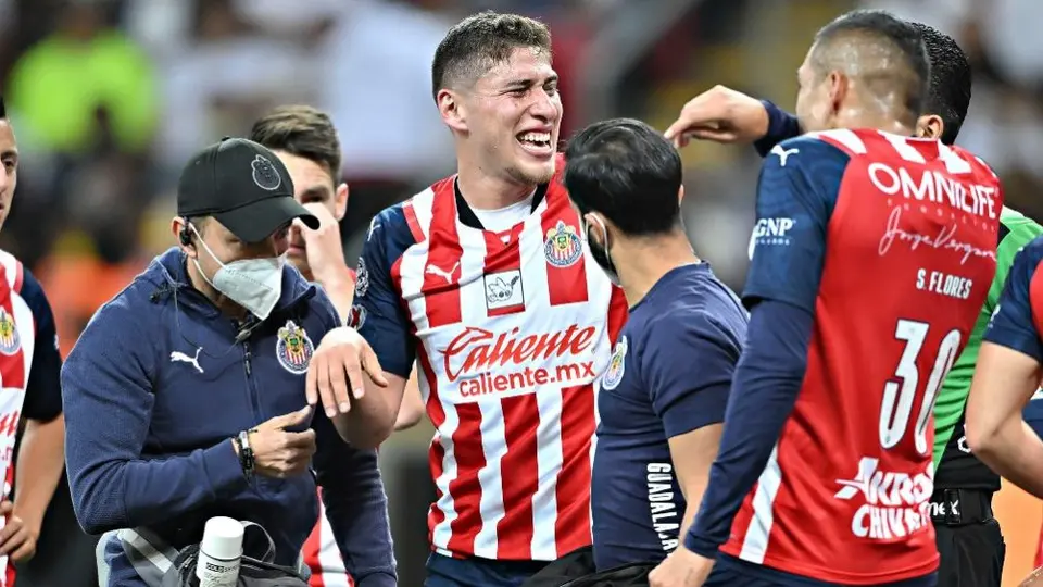 Chivas: Leaño espera que la lesión de Olivas no sea de gravedad