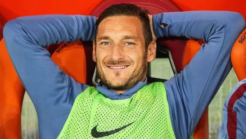 Video: Francesco Totti se lució en juego de futbol 8