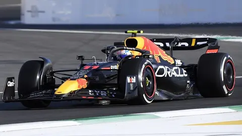 Checo Pérez terminó tercero en último entrenamiento previo al GP de Arabia Saudí
