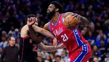 NBA Playoffs: Joel Embiid guió a los 76ers en triunfo sobre Raptors