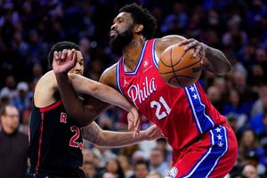 NBA Playoffs: Joel Embiid guió a los 76ers en triunfo sobre Raptors