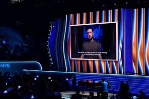 Zelensky sorpende en Grammys 2022: 'Apoyen a Ucrania, pero no con silencio'