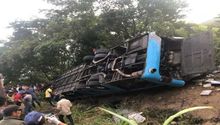 Chiapas: Volcadura de autobús deja 8 muertos y 25 heridos