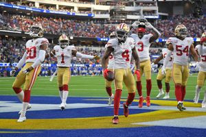 NFL: 49ers vencieron en tiempos extra a Rams y avanzaron a los Playoffs