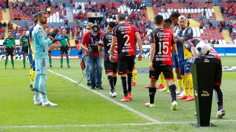 Video: Atlético San Luis realizó pasillo de Campeón al Atlas