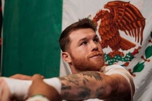 Canelo Álvarez: Recibió a C-Kan en el campamento previo a su pelea ante Bivol