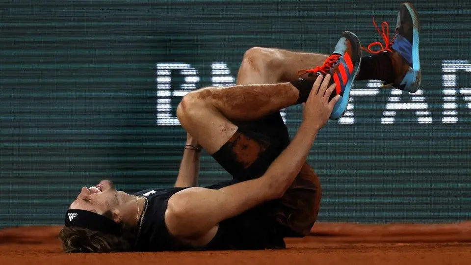 Roland Garros: Zverev apunta a una rotura de varios ligamentos tras torcerse el tobillo ante Nadal