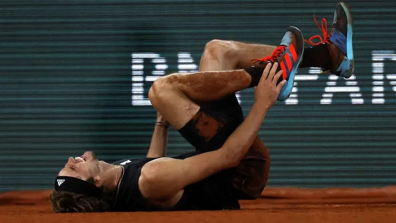 Roland Garros: Zverev apunta a una rotura de varios ligamentos tras torcerse el tobillo ante Nadal