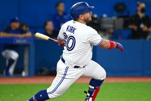 Alejandro Kirk: Mexicano conectó dos cuadrangulares en victoria de los Blue Jays