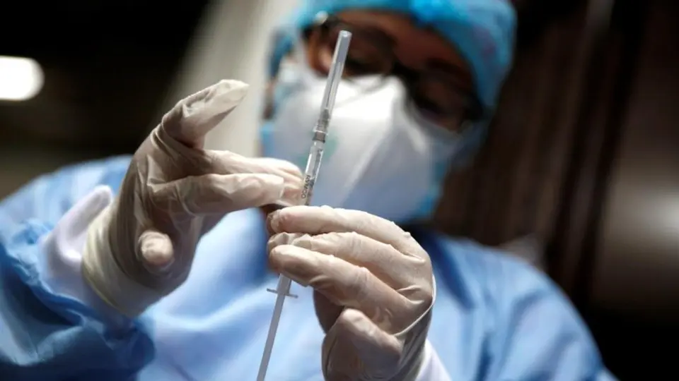 Coronavirus: Pfizer asegura tendrá lista en marzo nueva vacuna contra Ómicron