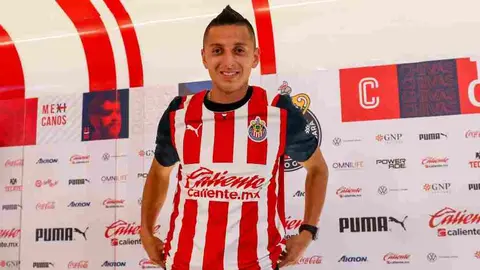 Piojo Alvarado: Se enteró de su fichaje a Chivas con su familia en Navidad