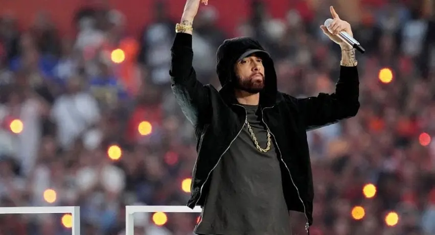 Eminem: Lució exclusivos tenis durante el show de medio tiempo del Super Bowl