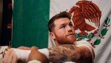 Video: Beto Sierra cantó parte de 'Así es la Vida' a Canelo Álvarez