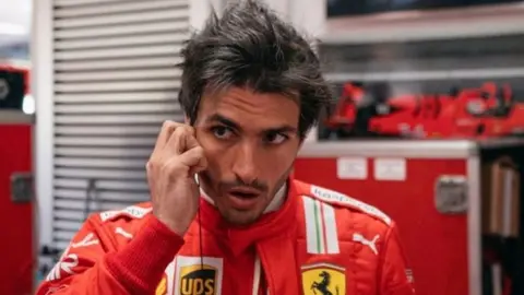 Carlos Sainz y sus espectaculares vacaciones junto a su novia