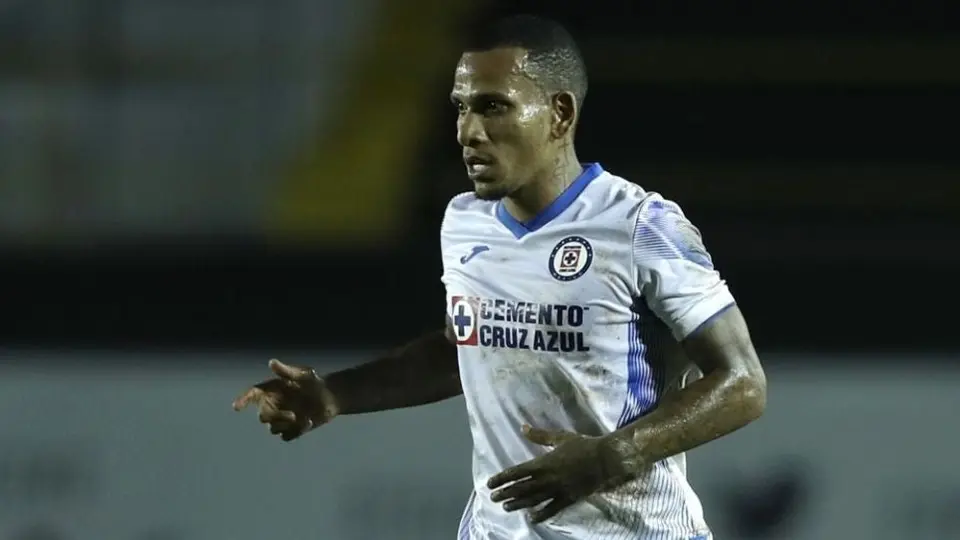 Cruz Azul: Rómulo Otero, baja para el Clásico Joven por decisión técnica