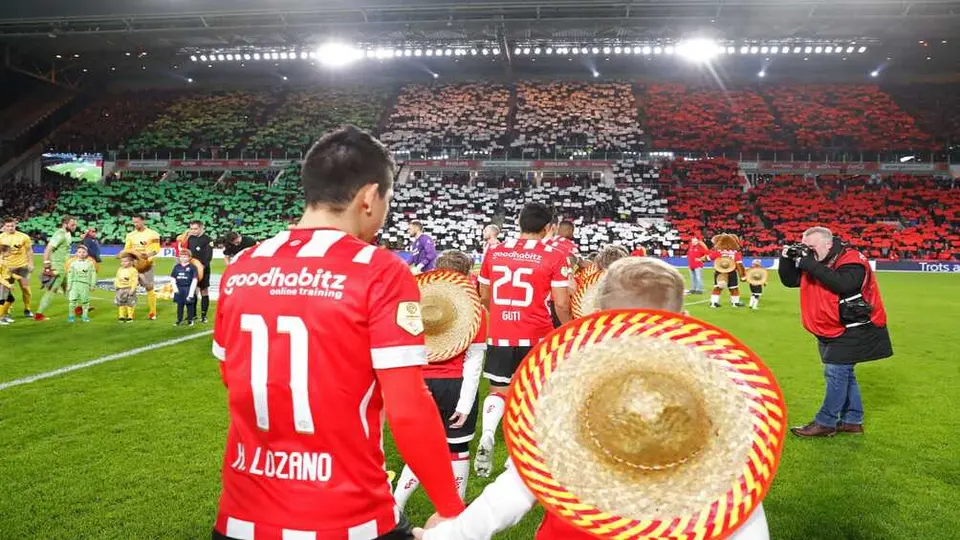 PSV: Lozano, Guardado, Moreno y Salcido con posibilidad de entrar al salón de la fama del club