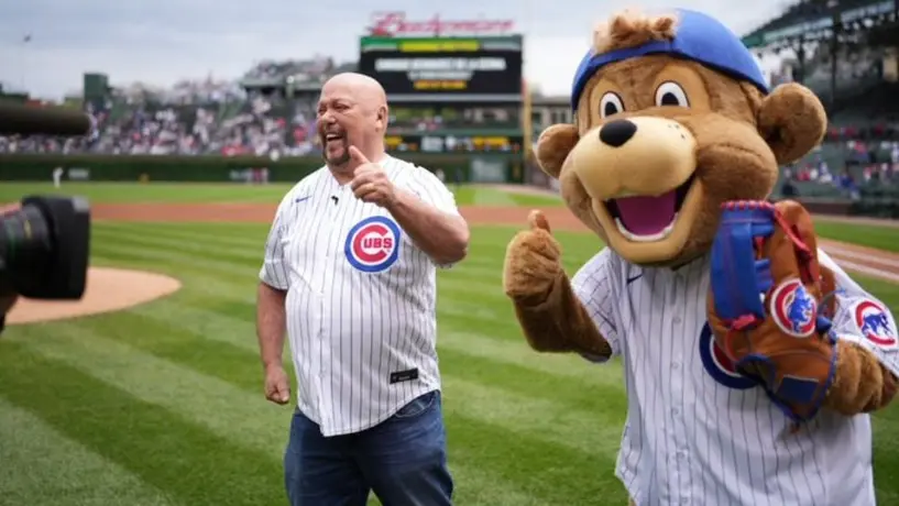 Enrique 'Perro' Bermúdez: Lanzó la primera bola en juego de Cubs