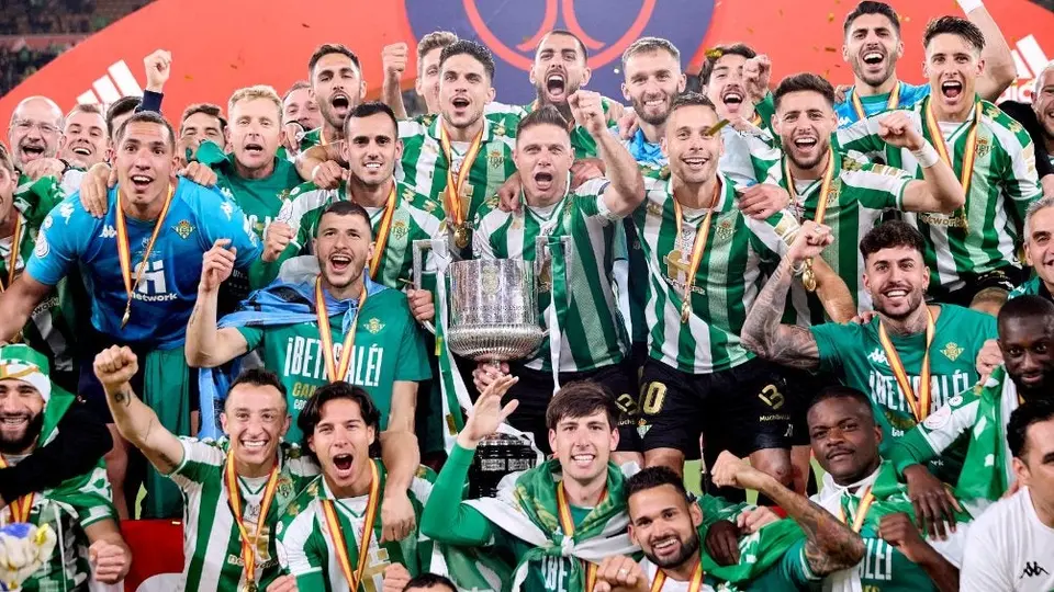Guardado y Lainez: Campeones de la Copa del Rey con el Betis tras vencer en penaltis al Valencia