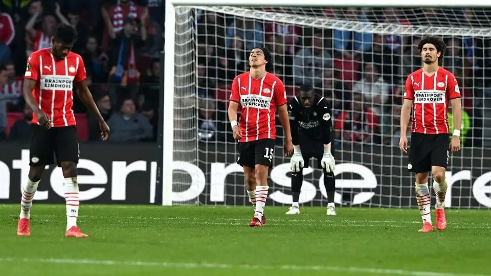 Erick Gutiérrez: PSV quedó eliminado de la Conference Legue por el Leicester City