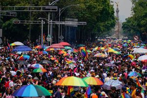 Marcha LGBT: Danna Paola y más artistas estarán presentes en la CDMX