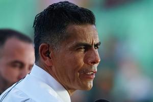 Oswaldo Sánchez pidió cerveza a la afición durante transmisión de TUDN